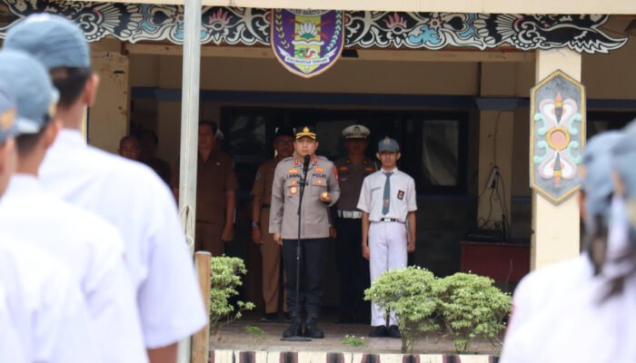 Police Goes to School, Kapolres Barsel Menjadi Pembina Upacara di SMAN 1 Buntok