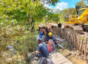 Istirahat Bersama, Satgas TMMD Dan Warga Jalin Keakraban Di Tengah Pembangunan Jalan