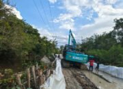 Penimbunan Dimulai di Atas Geotekstil untuk Pembukaan Jalan Desa Talio