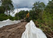 Satgas TMMD Timbun Akses Jembatan di Desa Talio untuk Permudah Transportasi Warga