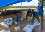 Satgas TMMD Terus Distribusikan Sirtu Dengan Karung, Demi Lancarnya Pembangunan Jalan