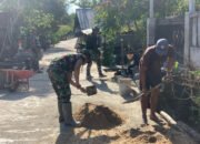 Satgas TMMD Dan Warga Kompak Buat Adukan Semen