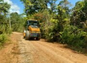 Satgas TMMD Kodim 1012/Buntok Laksanakan Pengerasan Jalan Penghubung Desa Talio – Danau Ganting