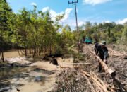 Satgas TMMD Kodim 1012/Buntok Terus Angkut Cerucuk ke Jalan Desa Talio