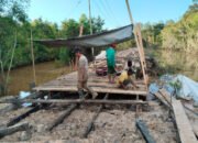 Pemasangan Papan Jembatan di Desa Talio Tingkatkan Aksesibilitas Warga