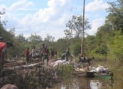 Satgas Mulai Angkut Material ke Lokasi Jalan Desa Talio