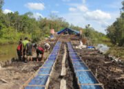 Satgas dan Warga Bersama Sukseskan Pembuatan Jalan Desa Talio