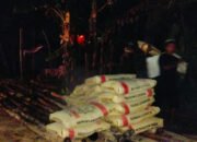 Satgas TMMD Kodim 1012/Buntok Lakukan Angkut Material Pengecoran Lembur di Jalan Penghubung Desa Talio