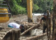 Alat Berat Dikerahkan Satgas TMMD Pasang Cerucuk Jalan di Desa Talio