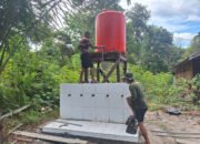 Siap Alirkan Air Bersih, Satgas TMMD Pasang Instalasi Pipa Sumur Bor