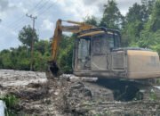 Alat Berat Dikerahkan Satgas TMMD Timbun Jalan di Desa Talio