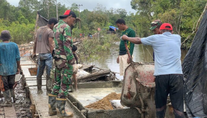 Angkong Jadi Andalan Satgas TMMD Bawa Adukan Semen di Medan Sulit
