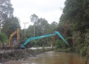 Alat Berat Terus Bekerja, Satgas TMMD Selesaikan Pembangunan Jalan di Desa Talio