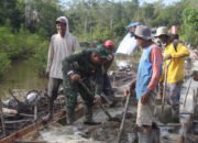 Semangat Pantang Menyerah Satgas dan Warga Dalam Pengecoran Jalan Desa Talio