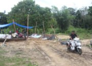 Satgas TMMD Gunakan Sepeda Motor Angkut Sirtu ke Lokasi Pembangunan