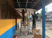Satgas dan Warga Kebut Rehab SDN 2 Karau Kuala di Desa Talio