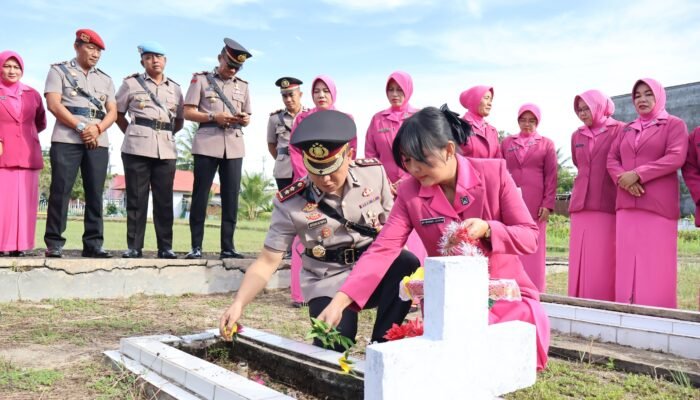 Jajaran Polres Barsel Gelar Ziarah di TMP Abdi Kencana