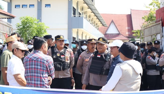 Polres Barsel Turunkan Personel Guna Amankan Aksi Damai di DPRD