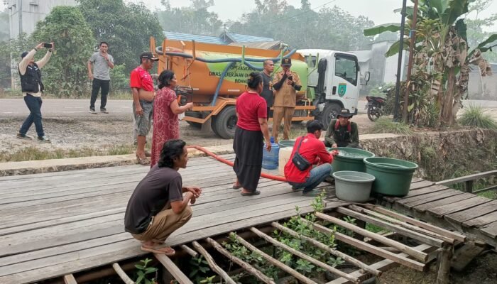 Pemerintah Daerah Barito Selatan Salurkan Air Bersih kepada Warga
