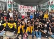 Kecewa Penanganan Karhutla, Kantor Gubernur Kalteng Disegel Ratusan Massa Aksi
