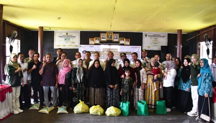 Pemda Barito Selatan Salurkan Bansos dan Pangan Bergizi di Desa Tabatan
