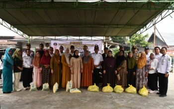 Pemkab Barsel Salurkan Bansos dan Pangan Bergizi di Desa Rantau Bahuang