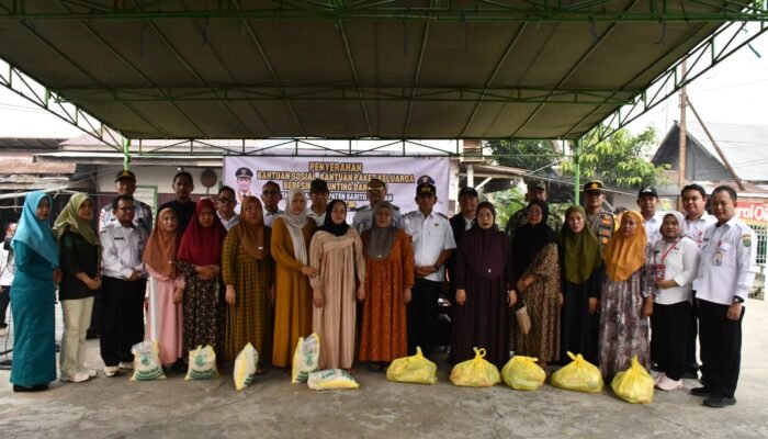 Pemkab Barsel Salurkan Bansos dan Pangan Bergizi di Desa Rantau Bahuang