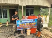 Peduli Warga Terdampak Kekeringan, Satpol PP Barsel Distribusikan Air Bersih